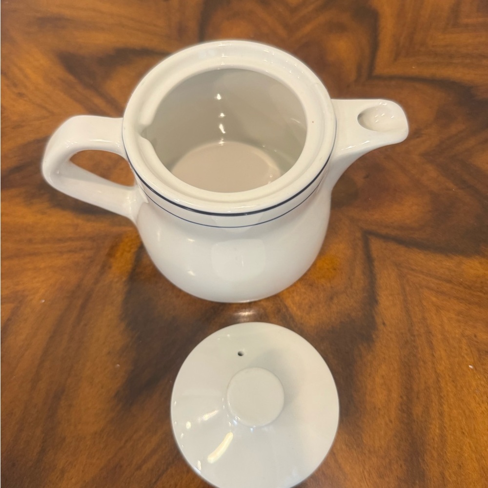 Vintage Dudson Duraline White Tea Pot With Blue Accent. Made in England - Picture 5 of 8